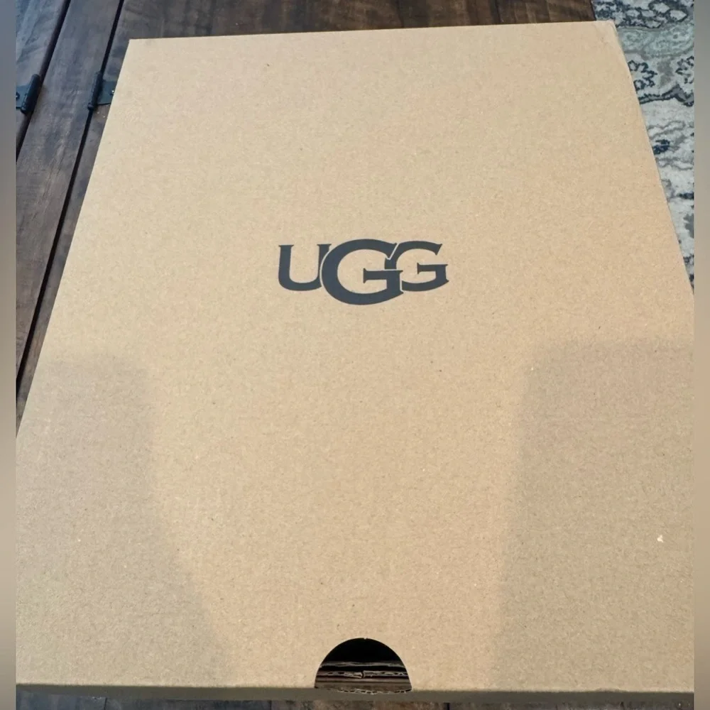 UGG Stratus Sandal